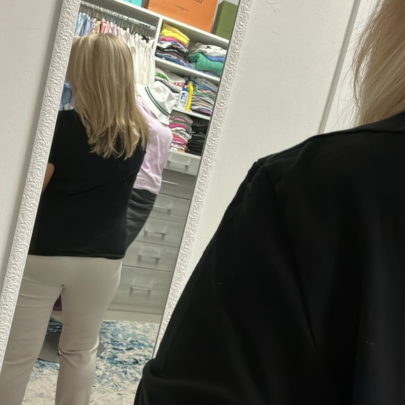 Chic & Comfortable! - Picture 3 of 9